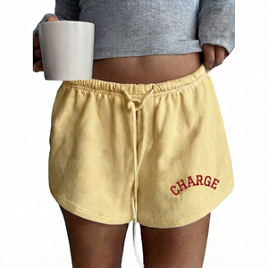 Compra al por mayor: Shorts deportivos rosas bordados con cordón en la cintura, de punto casual para mujer, ajuste regular, cintura media, transpirables. - Product Image 3