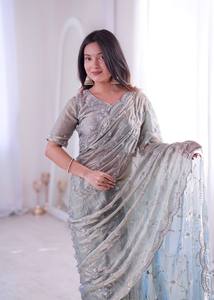 Sari de Diseño Elegante, Moderno y Reversible para Fiestas, en un Tono Atractivo con Detalles Ricos - Product Image 3