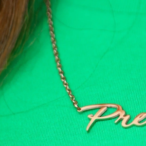 สร้อยคอพริตตี้ เอเคเอ จี้ตัวอักษรสีทอง ดีไซน์หรูหรา เครื่องประดับผู้หญิง แฟชั่นทันสมัย ใช้ได้ทุกวัน เหมาะเป็นของขวัญ - Product Image 4