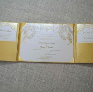 การ์ดเชิญงานแต่งงานแบบพับ ประดับด้วยผ้าไหมทองคุณภาพสูง - Product Image 4