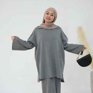 Abaya de luxe moderne à boutons pour femmes musulmanes, style Dubaï, robe longue décontractée islamique légère et respirante à col bateau - Product Image 5