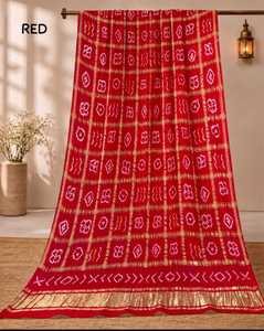 Dupatta authentique en soie Gajji pure Ghatchola, traditionnelle, avec teinture Bandhej et bordure Zari riche - Product Image 1