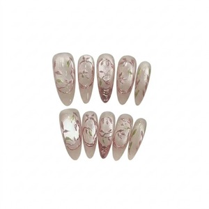 Uñas acrílicas de almendra, flores femeninas poéticas rosas desnudas nacaradas en diseño de dedo silencioso - Product Image 1