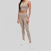 Ensemble de sport élégant pour femmes : Legging côtelé taille mi-haute respirant et antibactérien et brassière de sport – 2 pièces