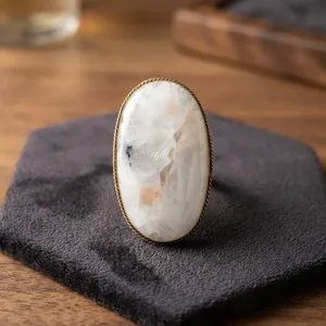 Cabochon en pierre de lune blanche à rainures en laiton |   Pierre précieuse de pierre de lune blanche naturelle sertie dans un cadre |   Cadre en laiton fait main pour la création de bijoux avec cabochons - Product Image 3