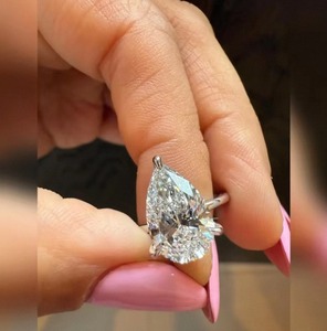 Anillo de lujo con diamante de corte pera cultivado en laboratorio para mujer, anillo de compromiso, boda o aniversario en oro, disponible en oro macizo de 9K, 14K y 18K. - Product Image 2