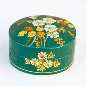 Caja de Joyería Cilíndrica Premium con Estampado Floral Cachemir en Color Verde, Estilo Tradicional con Tapas para Almacenamiento de Joyas - Product Image 1