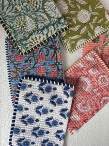 Pochette en tissu de coton matelassé imprimé à la main, écologique, sac de voyage pour maquillage et trousse à cosmétiques multi-usages - Product Image 2