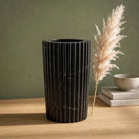 Vase en Onyx Noir Naturel Cannelé et Côtelé Fait Main, Colonne Conique en Pierre, Vase à Fleurs de Luxe pour Table Console de Salon