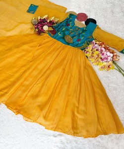 ชุดราตรีทรงเอไลน์ยาวหรูหรา ผ้าลูกไม้สีพื้น แขนยาว คอวี เอวธรรมชาติ ระบายอากาศได้ดี แห้งเร็ว ผ้าชีฟอง DHANLAXMI - Product Image 3