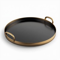 Plateau de service en métal noir Grand Monarch Gold, conçu pour une présentation haut de gamme, des intérieurs luxueux, une hospitalité distinguée et l'élégance.