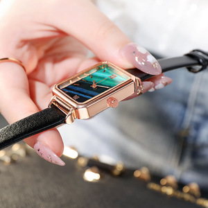 Nuevo reloj de cuarzo de lujo y cuero para mujer, diseño sencillo y moderno, ideal para estudiantes, pequeño, verde, de nicho. - Product Image 4