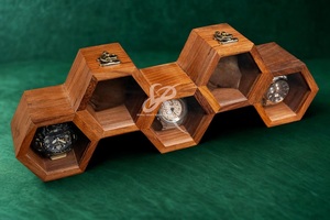 Caja de Madera HexaVault para Exhibición de Relojes, Organizador de Relojes de 5 Ranuras con Diseño de Panal de Abeja, Estuche de Almacenamiento de Relojes y Joyas de Lujo Hexagonal Moderno - Product Image 5