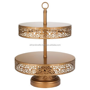 Support à gâteau rond en métal doré avec un design en filigrane orné, plateau de service fait main pour gâteaux et cupcakes - Product Image 3
