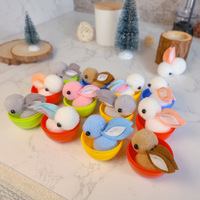 Œufs de Pâques classiques en plastique en gros à prix abordable, décorations 47*64mm couleur macaron avec lapin en peluche mignon