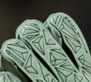 Gants de gardien de but personnalisés Ako : paume avant en Giga Latex, découpe hybride, protection des pouces, dos de la main avec gaufrage et impression silicone, sangle élastique. - Product Image 2