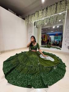 Lehenga de georgette estampado de diseñador con trabajo de espejo y blusa estampada con dupatta, especial para Navratri, lehenga choli completamente cosido. - Product Image 4