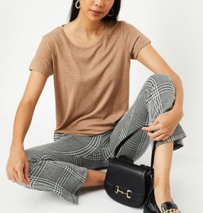 T-shirt pour femme en fibre de bambou, tissu écologique et durable, haute élasticité, coupe ajustée, col en V, basiques pour la mode estivale - Product Image 6