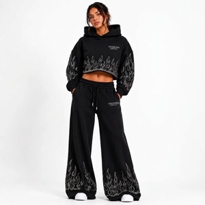 Vocksin Ensemble de survêtement de luxe pour femme, noir, avec sweat à capuche court orné de strass flamme, pantalon large, streetwear premium, 100% coton, séchage rapide - Product Image 1