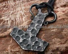 Pendentif en forme de croix de rune d'amour en fer forgé à la main, unisexe, avec une touche de brillance, bracelet médiéval torsadé, prix d'usine bon marché en gros par FWE - Product Image 2