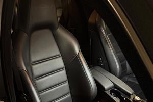 Mercedes-Benz C63 AMG Sedán 2010 - Product Image 6