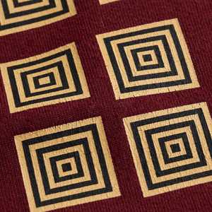 Sweat à capuche unisexe NEXTEX Maze carré, bordeaux et or, en molleton de coton doux, chaud, avec imprimé graphique - Product Image 6