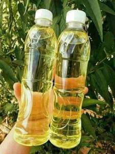 Huile Essentielle de Citronnelle Vietnamienne Premium 100% Pure et Naturelle Distillée à la Vapeur, Vente en Gros pour Aromathérapie et Cosmétiques - Product Image 1