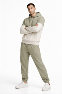 Ensemble de survêtement sportif sur mesure de qualité supérieure, coupe ajustée, pour la gym, le fitness, l'entraînement et la course à pied, en vente - Product Image 3