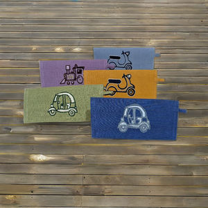 Étui à lunettes de soleil artisanal |   Protection élégante et unique pour les lunettes |   Tissu de qualité supérieure |   Broderie à la main |   STUDIO N |   Cadeau Parfait - Product Image 4