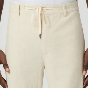 Pantalon en jean pour homme avec taille élastique, matière confortable, cordon de serrage pour un ajustement confortable et décontracté, design avec logo tendance - Product Image 4