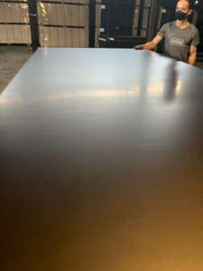 Contreplaqué filmé 4x8 18mm d'épaisseur E2 Décoration Intérieur Entrepôt Première Classe Double Face Noir/Marron Fomex - Product Image 4