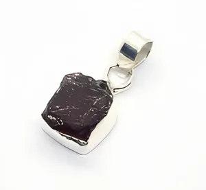 Colgante de Plata de Ley 925 con Granate Rojo Natural Heartfire Radiance, Engaste de Bisel, Joyería Unisex para Uso Diario - Product Image 1