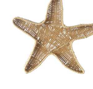 Découvrez cette sculpture d'étoile de mer en rotin naturel artisanal pour enfants, conçue avec des travaux de tressage complexes et d'un style fantaisiste. - Product Image 5