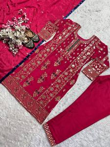 Robe traditionnelle indienne pakistanaise brodée de couleur marron avec des détails dorés, longueur au sol, tenue de mariage pour femmes - Product Image 4