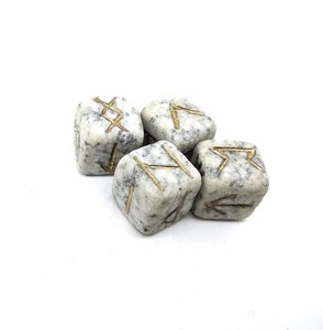 รูนสโตนลูกเต๋าสีขาว howlite ชุดรูนลูกเต๋าไวกิ้งหินแร่ธรรมชาติพลอยคริสตัลชุดรูนขายส่ง - Product Image 2