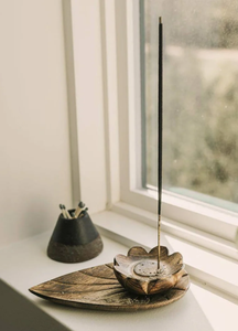 Porta Incienso de Loto Hecho a Mano en Madera de Mango, Soporte para Agarbatti para Meditación en el Hogar - Product Image 3