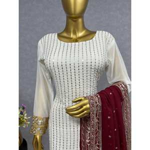 Ensemble de costume pour femmes de créateur avec broderie fantaisie et travail de séquence - Product Image 3