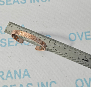 Bracelet magnétique moderne en cuivre à motif floral par Rana Overseas Inc, ajustable, thérapeutique, unisexe, cadeau d'anniversaire - Product Image 1