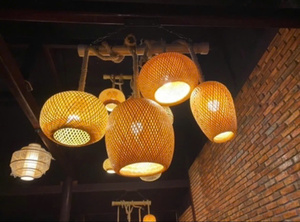 Lampe suspendue en rotin tressé artisanal, luminaire suspendu en rotin naturel pour la maison, le restaurant, le café, l'hôtel et la décoration de complexe hôtelier - Product Image 5