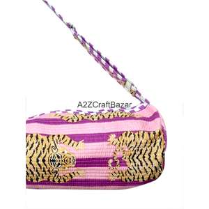 Bolso de fin de semana moderno estilo bohemio para yoga y playa, acolchado, con parche de hombro, de algodón, con estampado de mano, ecológico, con estampado animal, sostenible, para gimnasio - Product Image 4