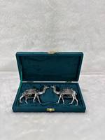 Coffret Cadeau Royal avec Paire de Chameaux Finement Sculptés