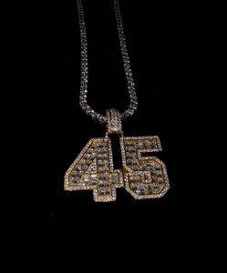Colgante con el Número 45 Estilo Hip Hop, con Diamantes de Imitación de Corte Radiante, Chapado en Oro de 18K, Aleación de Zinc, Estilo Vintage, Unisex, Ideal para Regalo - Product Image 2
