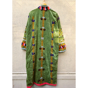 Chaqueta de terciopelo verde bordada a mano con diseño floral Suzani, abrigo largo étnico bohemio para mujer, ropa de abrigo de invierno, regalo para ella. - Product Image 6
