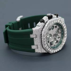 Montre à quartz avec bracelet en caoutchouc vert, boîtier en acier inoxydable, fermoir papillon, lunette entièrement sertie de diamants, chronographe analogique 10 mm, style hip-hop pour hommes - Product Image 2