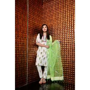 Conjunto de Traje de Mujer en Chifón de Algodón Blanco con Estampado de Hojas - Talla XS - Product Image 3