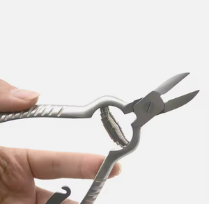 Coupe-cuticules professionnel extra fin en acier inoxydable, outil de manucure avec lames pointues et affûtées pour usage en salon de manucure - Product Image 2