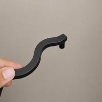 Poignées de meuble modernes minimalistes en fer noir, forme barre, quincaillerie durable pour tiroirs de cuisine, commodes et portes de placard