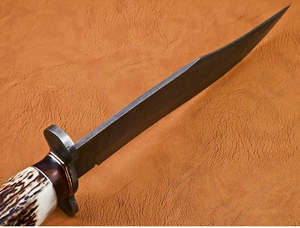 Cuchillo Bowie de Camping Hecho a Mano de Grado Industrial en Acero de Damasco con Mango de Cuerno y Funda de Cuero de 15 cm - Product Image 3