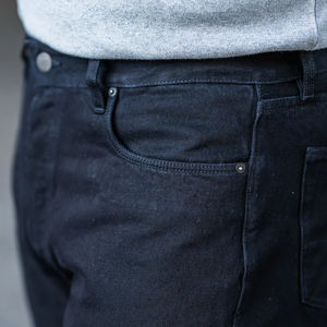 Pantalons en jean pour hommes au design élégant et tendance, avec un matériau doux et confortable, fermeture à boutons et poches latérales, pour les commandes en gros - Product Image 6