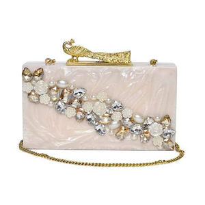 Pochette Chic Vintage en Bois et Résine pour Filles, Portefeuille Style Dame avec Chaînes Décoratives Élégantes, Fait Main par MULTI CRAFT - Product Image 1